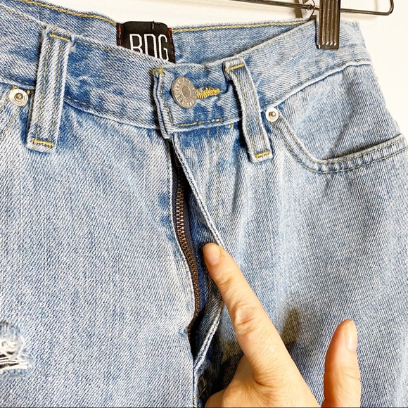 BDG | Mom High Rise Jean Shorts w/ Mild Distressing and Raw Hem Sz. 24 - Picture 8 of 9